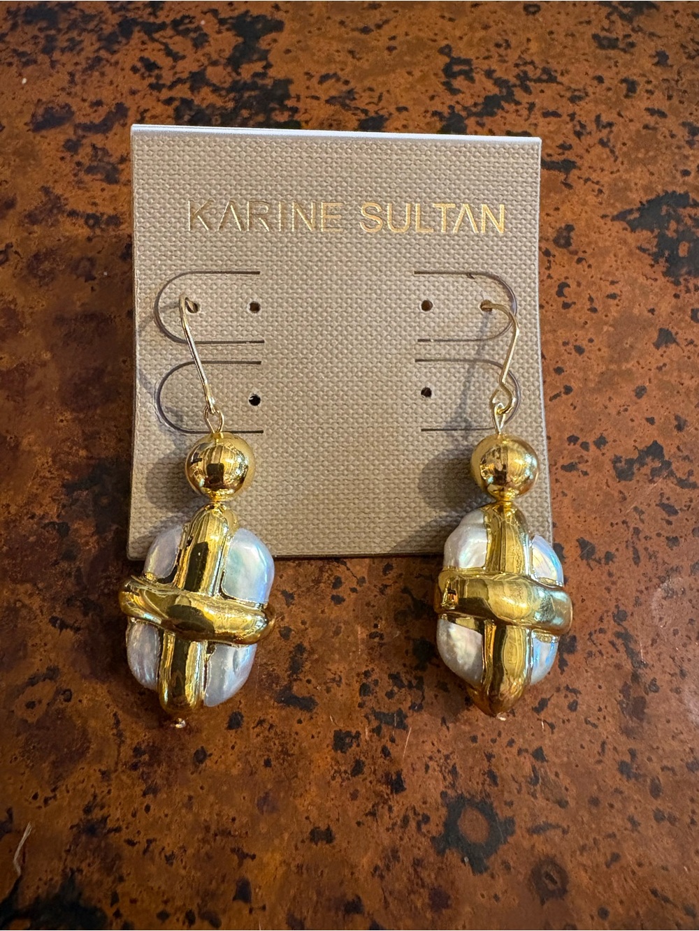 Karine Sultan wrapped pearl dangle gold earrings NWT - Picture 3 of 5